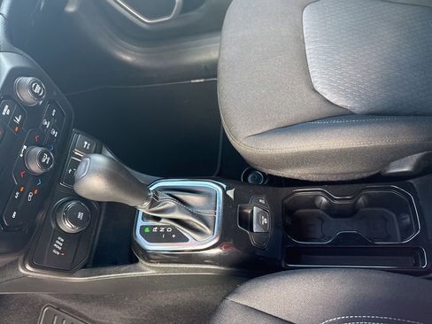 Used 2021 Jeep Renegade Latitude image 22