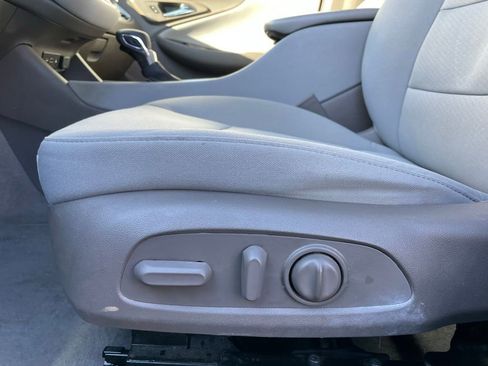 Used 2021 Chevrolet Malibu LT image 24