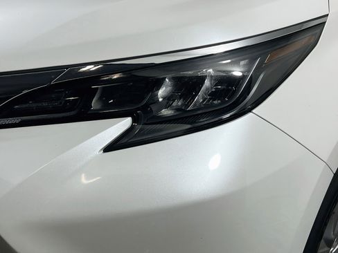 Used 2024 Toyota Sienna XLE FWD image 12