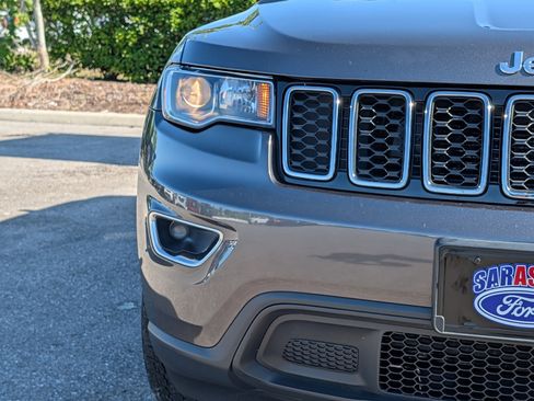 Used 2017 Jeep Grand Cherokee Laredo w/ Quick Order Package 23E AWD/4WD image 9