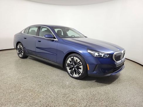 Used 2025 BMW 530i image 4