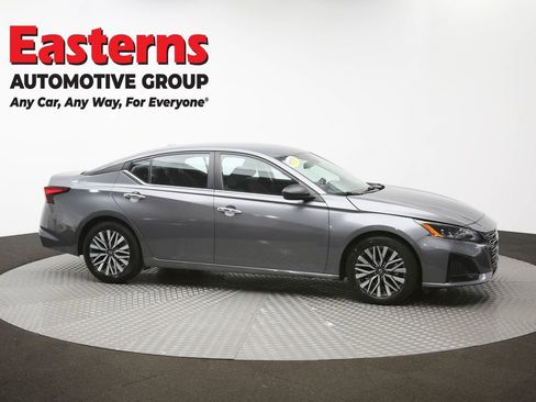 Used 2024 Nissan Altima 2.5 SV FWD image 46