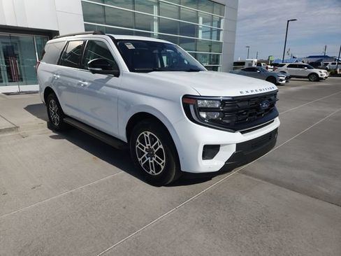 Certified 2025 Ford Expedition Active RWD image 4