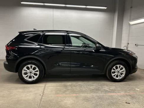 Used 2025 Ford Escape Active AWD/4WD image 3