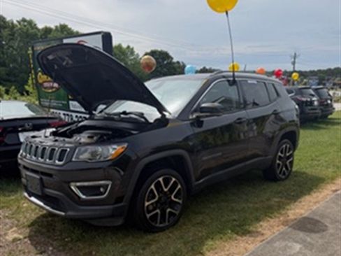 Used 2018 Jeep Compass Limited w/ Navigation Group AWD/4WD image 2