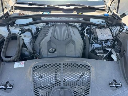Used 2024 Porsche Macan AWD/4WD image 19