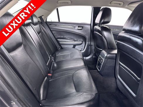Used 2018 Chrysler 300 Limited image 28