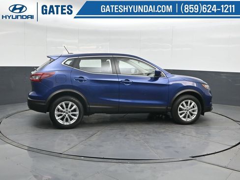 Used 2022 Nissan Rogue Sport S image 3