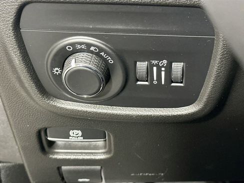 Used 2023 Jeep Grand Cherokee Altitude AWD/4WD image 24