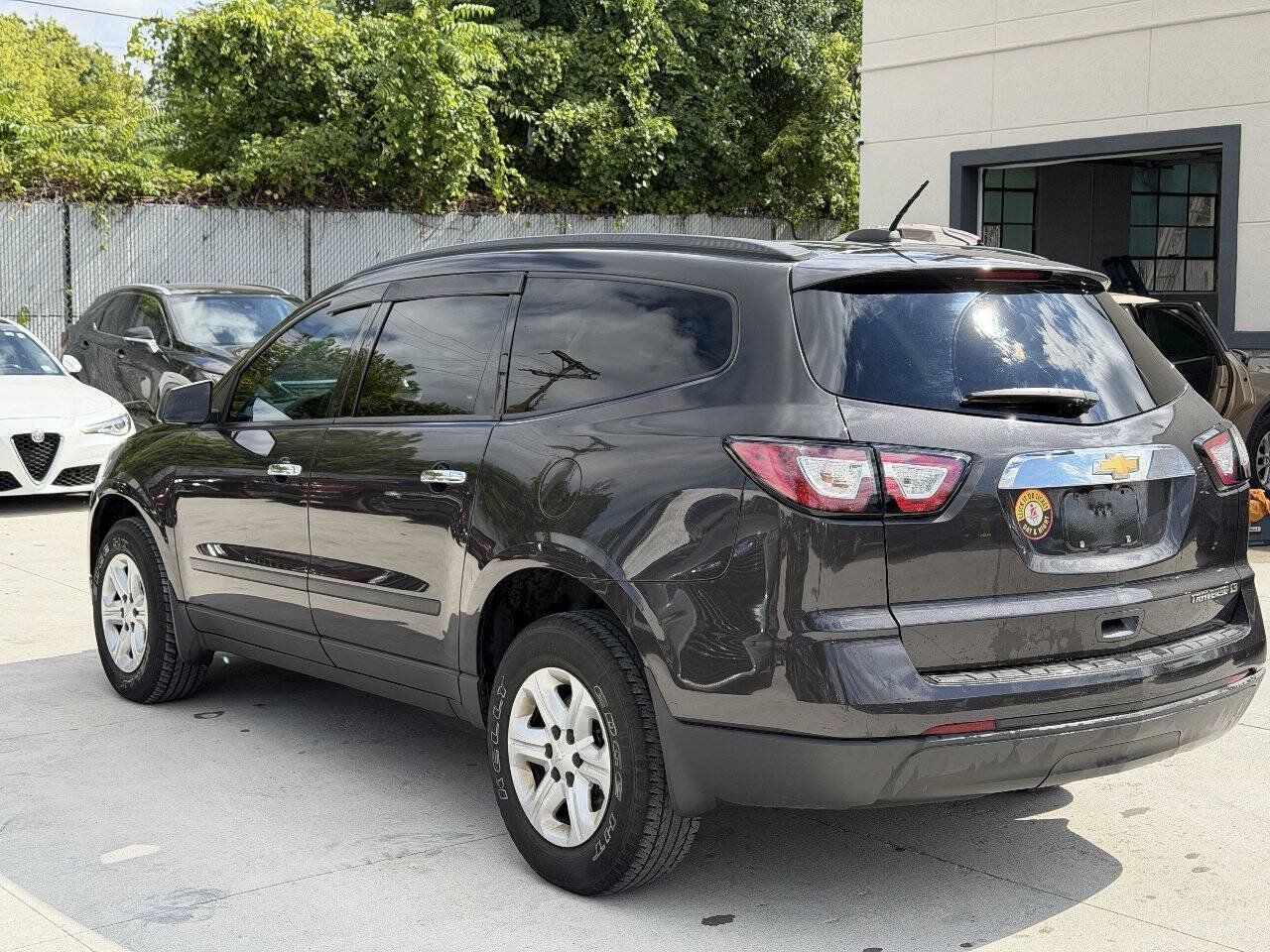 Used 2016 Chevrolet Traverse LS FWD image 4