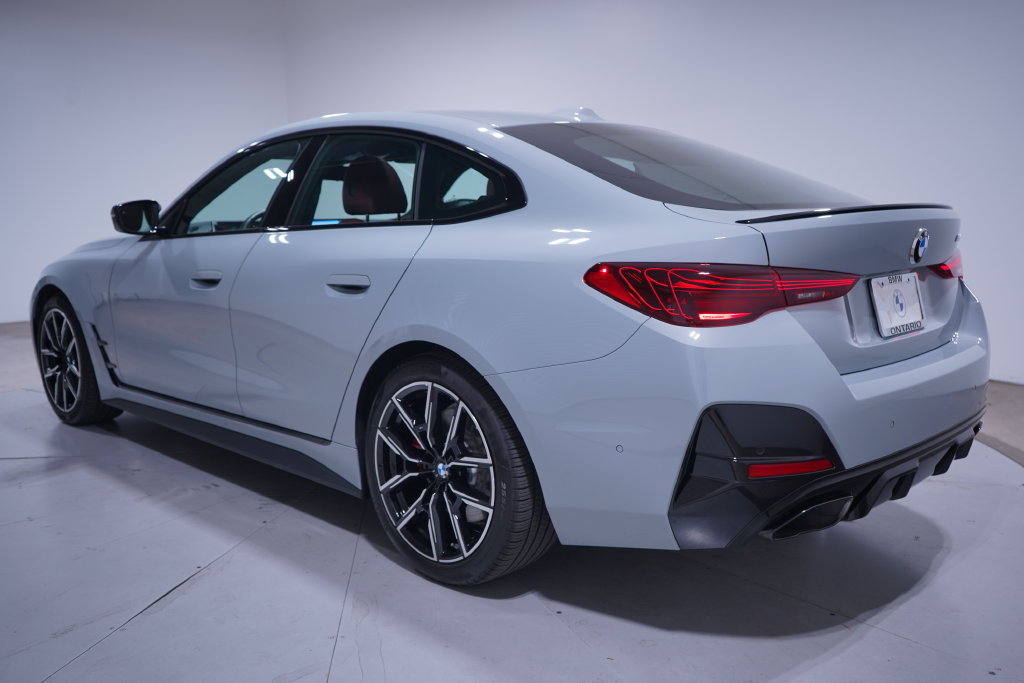 Used 2026 BMW M440i w/ Parking Assistance Package RWD image 3