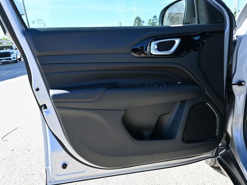 New 2026 Jeep Compass Latitude image 7