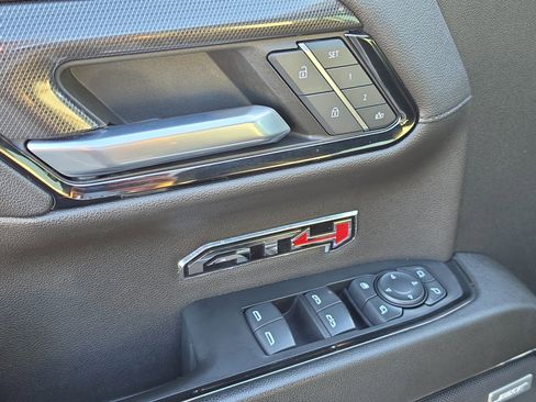 Used 2023 GMC Sierra 1500 AT4 w/ AT4 Premium Package AWD/4WD image 17