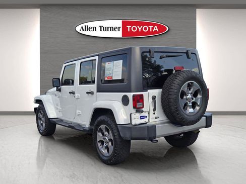 Used 2018 Jeep Wrangler Unlimited Sahara AWD/4WD image 8