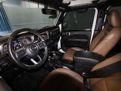 Used 2020 Jeep Wrangler Unlimited Rubicon AWD/4WD image 2