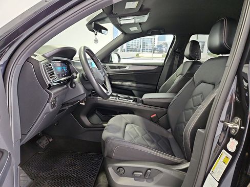 Certified 2024 Volkswagen Atlas Cross Sport SE FWD image 16