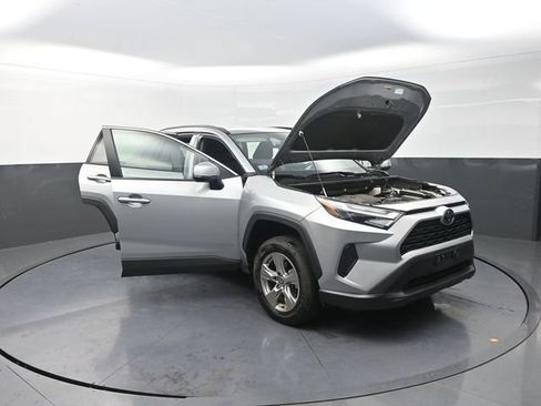 Used 2025 Toyota RAV4 XLE AWD/4WD image 39