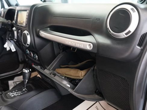 Used 2014 Jeep Wrangler Unlimited Sahara w/ Dual Top Group AWD/4WD image 42