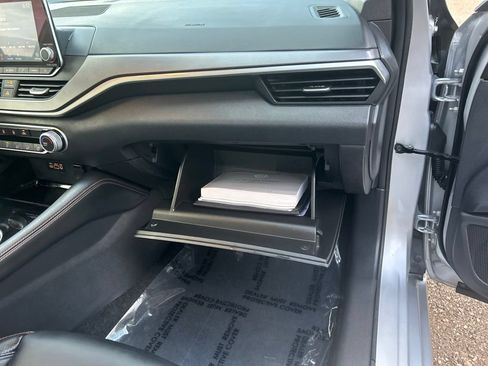 Used 2024 Nissan Altima 2.5 SR FWD image 44