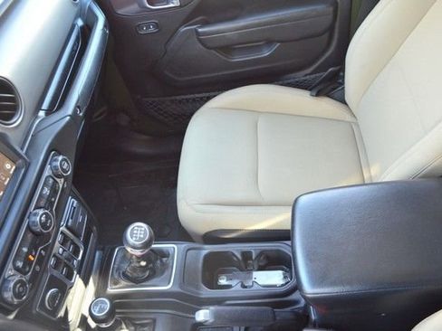 Used 2021 Jeep Gladiator Willys image 25