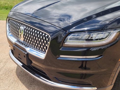Used 2023 Lincoln Nautilus Reserve w/ Luxury Package AWD/4WD image 10