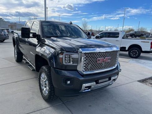 Used 2015 GMC Sierra 2500 Denali w/ Duramax Plus Package image 7