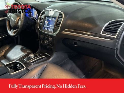 Used 2018 Chrysler 300 Touring L AWD/4WD image 23