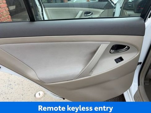 Used 2009 Toyota Camry LE FWD image 9