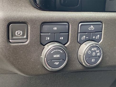 Used 2024 Chevrolet Silverado 2500 LT image 21