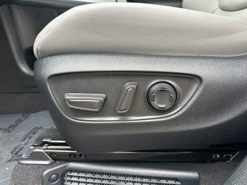 Used 2025 Toyota Sienna XLE image 26