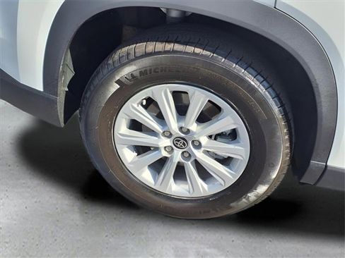 Used 2024 Toyota Grand Highlander XLE image 9