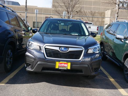 Used 2019 Subaru Forester Premium image 2