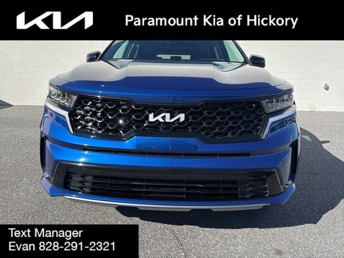 Used 2023 Kia Sorento S w/ Panoramic Sunroof Package image 2