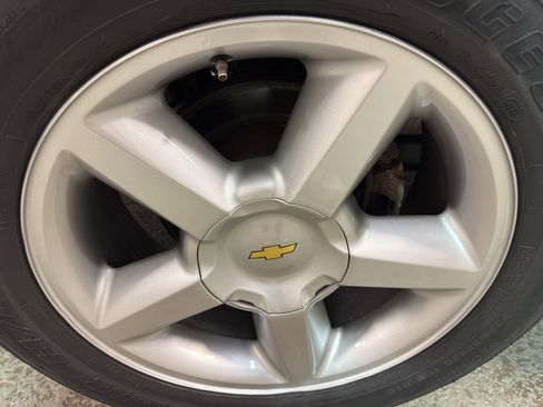 Used 2014 Chevrolet Suburban LT w/ Luxury Package image 36