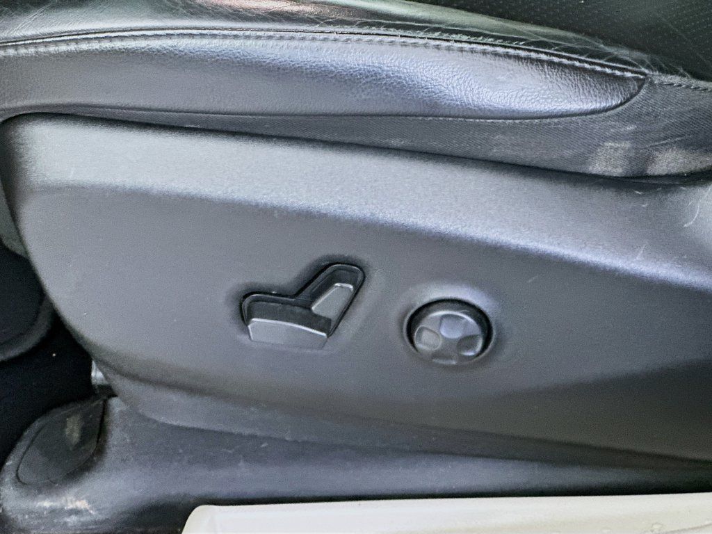 Used 2021 Chrysler Pacifica Touring-L FWD image 21