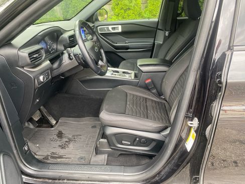 Used 2020 Ford Explorer XLT AWD/4WD image 9