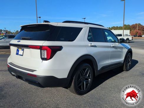 New 2026 Ford Explorer ST-Line w/ ST-Line Street Pack image 4