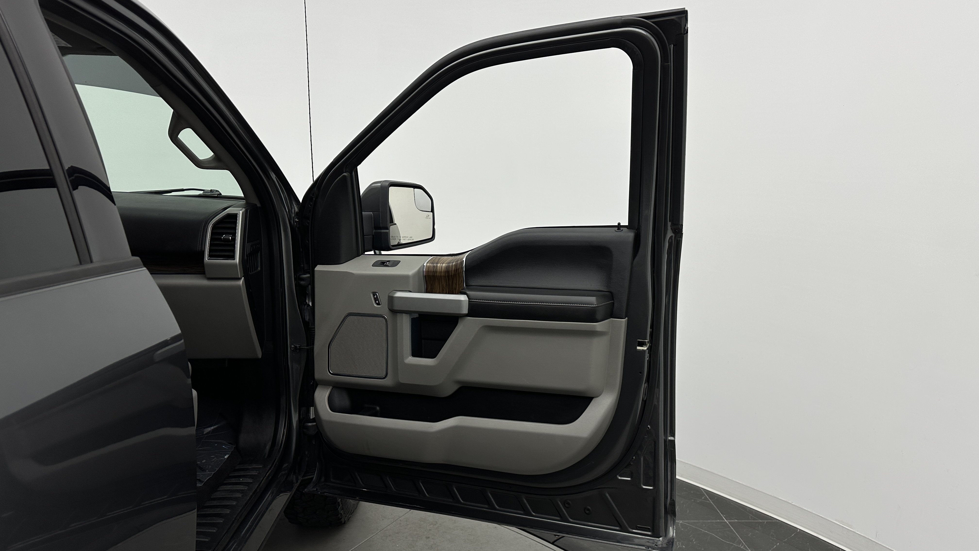 Used 2018 Ford F150 Lariat RWD image 33
