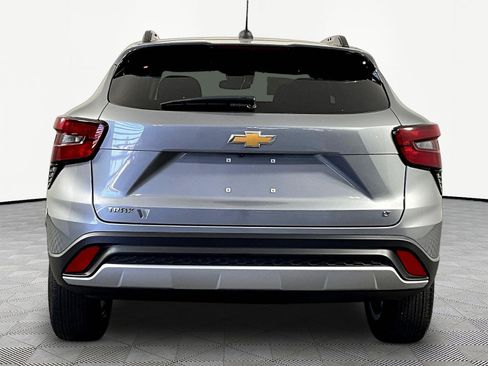 Used 2025 Chevrolet Trax LT FWD image 5