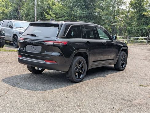 New 2026 Jeep Grand Cherokee Limited w/ Limited Altitude Package AWD/4WD image 3