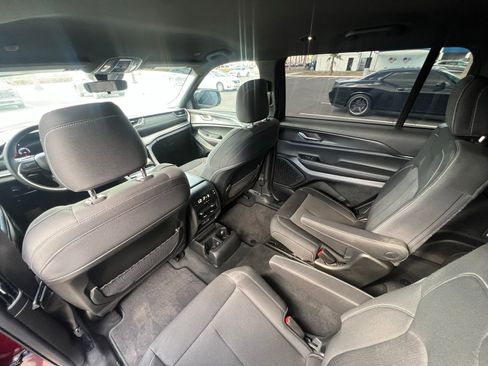 Used 2025 Jeep Grand Cherokee L Laredo RWD image 16