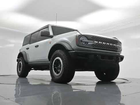 Used 2024 Ford Bronco Badlands w/ Sasquatch Package image 48
