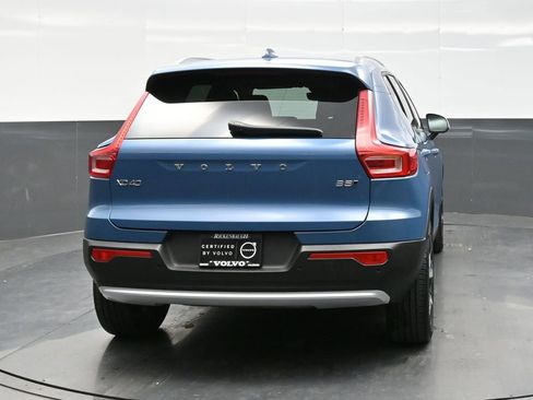 Used 2025 Volvo XC40 B5 Plus image 6