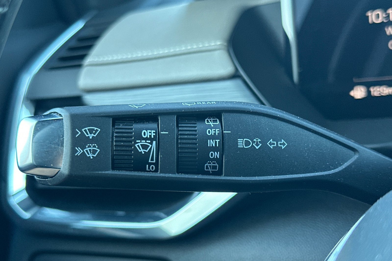 Used 2026 GMC Acadia Elevation FWD image 36
