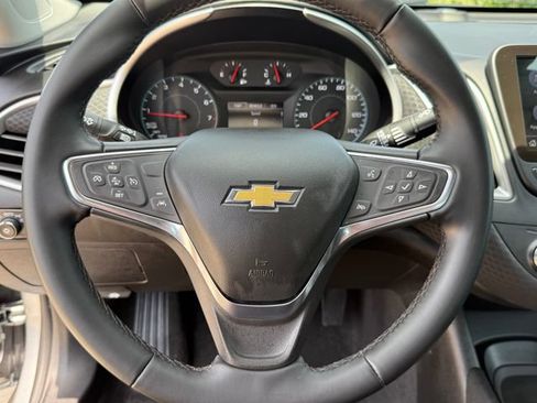Used 2025 Chevrolet Malibu RS FWD image 16
