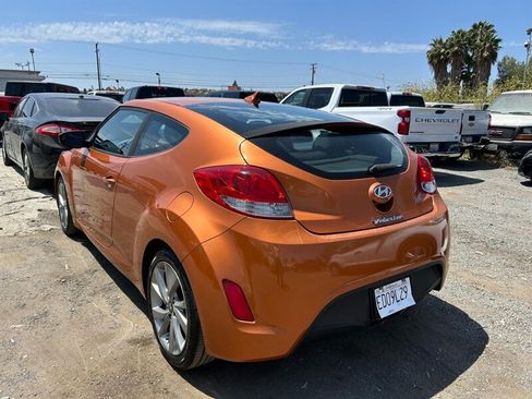 Used 2017 Hyundai Veloster FWD image 11