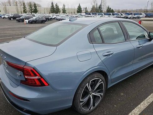 Used 2024 Volvo S60 B5 Core image 3