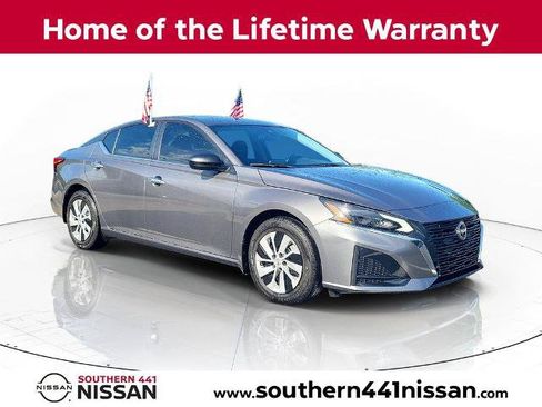 Certified 2025 Nissan Altima 2.5 S FWD image 1
