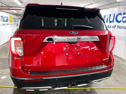 Used 2021 Ford Explorer XLT w/ Equipment Group 202A AWD/4WD image 30