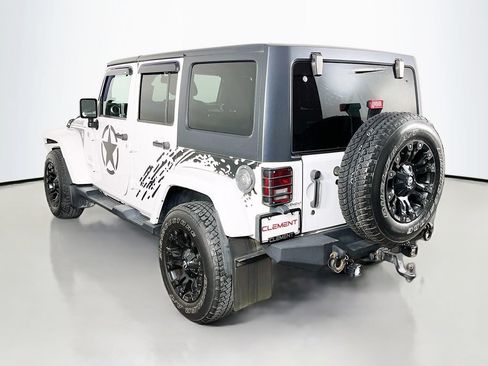 Used 2017 Jeep Wrangler Unlimited Sahara w/ Dual Top Group AWD/4WD image 9
